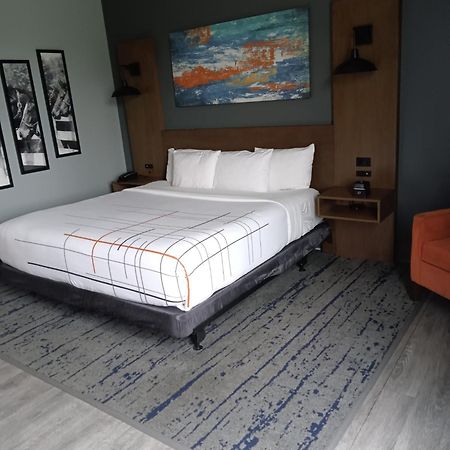 La Quinta Inn & Suites By Wyndham บาร์ดสทาวน์ ภายนอก รูปภาพ