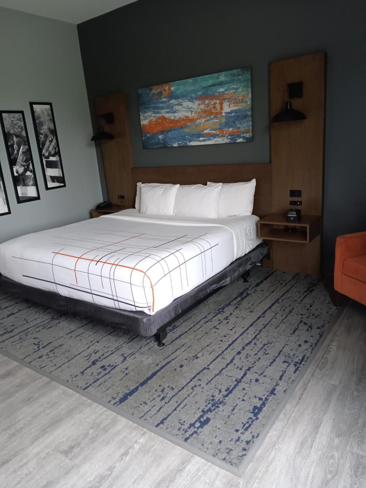 La Quinta Inn & Suites By Wyndham บาร์ดสทาวน์ ภายนอก รูปภาพ